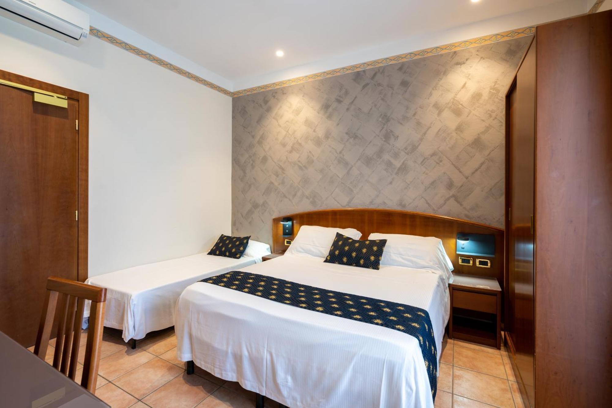 בלריה-איגאה מרינה Hotel Agostini מראה חיצוני תמונה