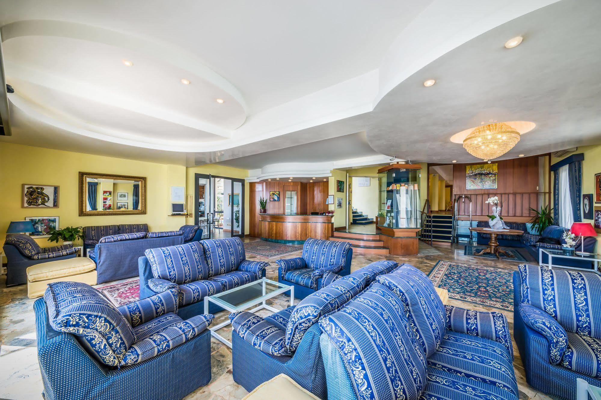 בלריה-איגאה מרינה Hotel Agostini מראה חיצוני תמונה